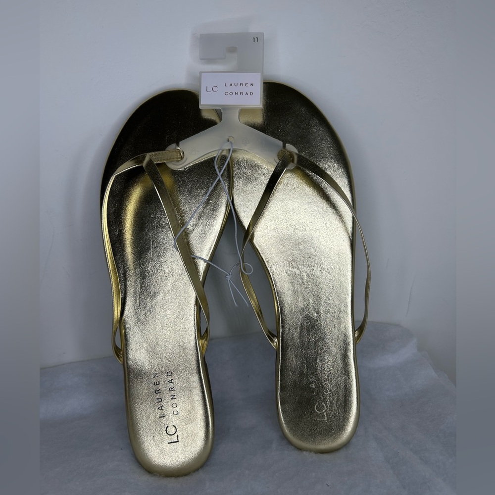 LC Lauren Conrad Thong Slippers Sz 11 Gold